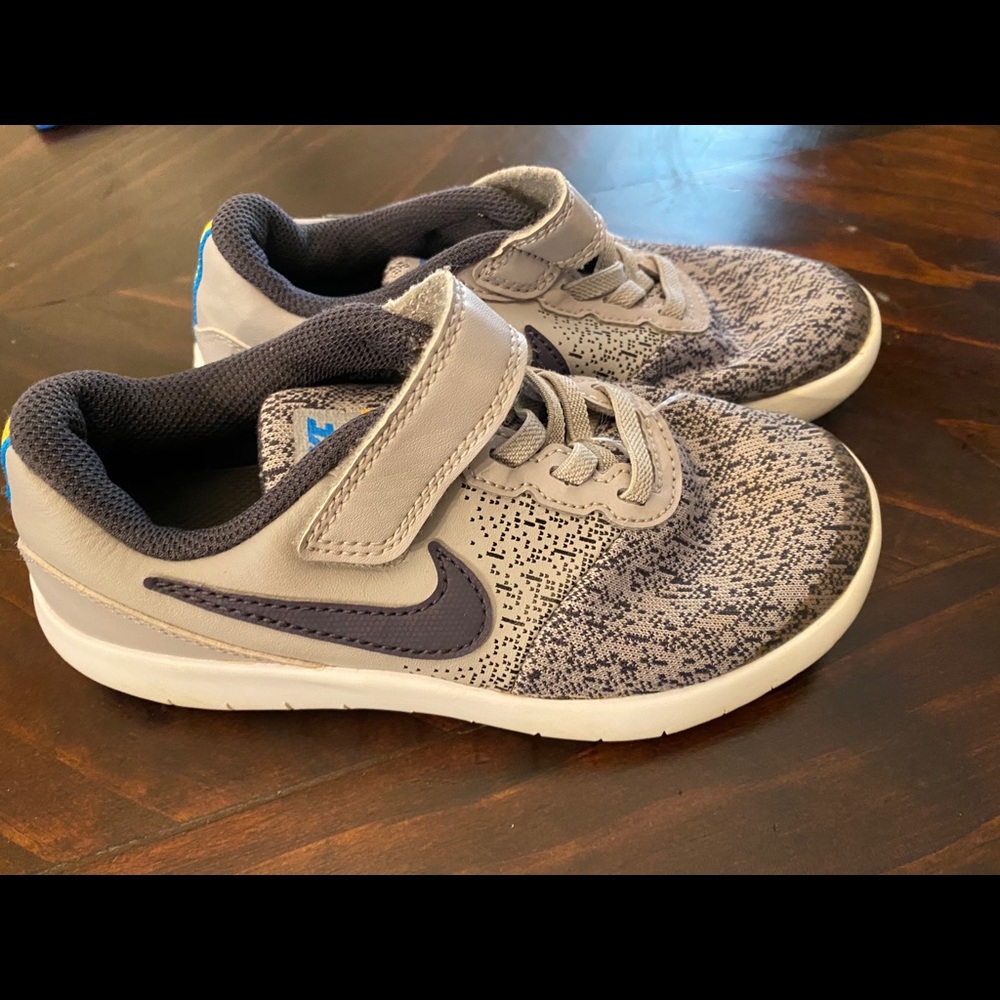 Nikes Boys 12